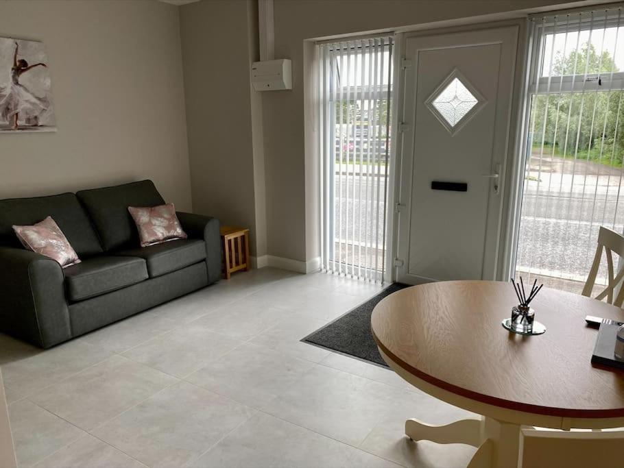Erne Getaway No.8 Brand New 1 Bed Apartment Enniskillen Kültér fotó